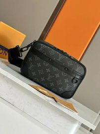 Picture of LV Mens Bags _SKUfw157776095fw